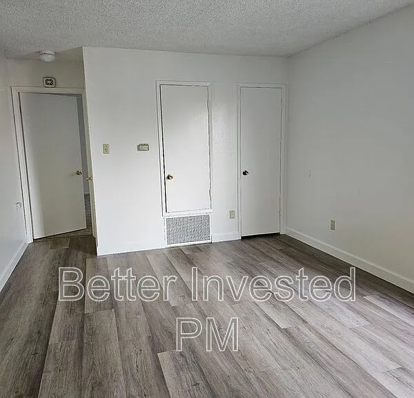 304 Cooper Ln #D — Photo 2