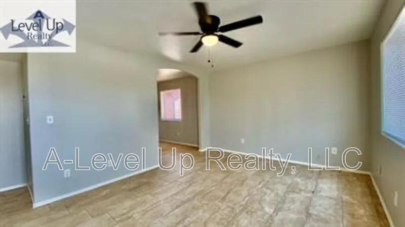 2 bed, 1.0 bath, 900 sqft, $1,200 — Photo 3