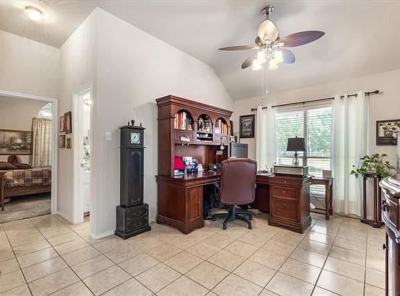 5th image of 5 Lucas Ln