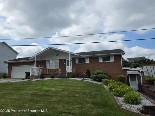 96 W Swallow St, Olyphant, PA 18447