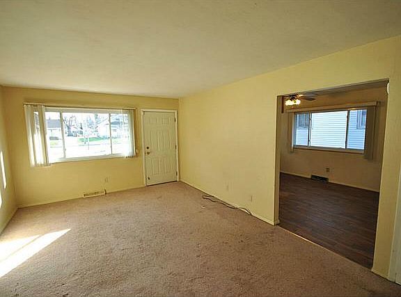 2nd image of 713 Sackett St
