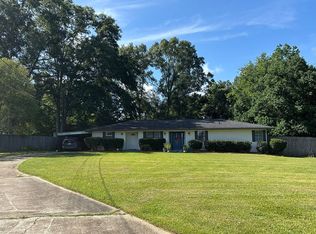 211 Pine St, Seminary, MS 39479