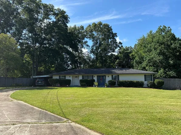 211 Pine St, Seminary, MS 39479