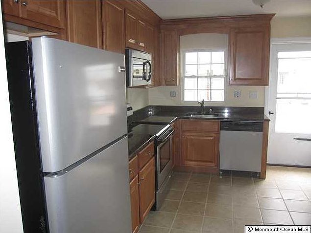 2nd image of 981 Aberdeen Drive #C