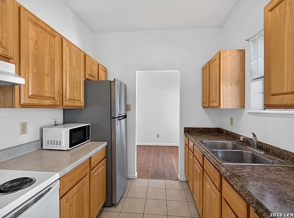 5th image of 902 W Craig Pl #6