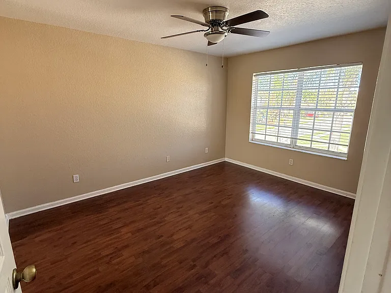 5409 Eastbay Dr — Photo 9