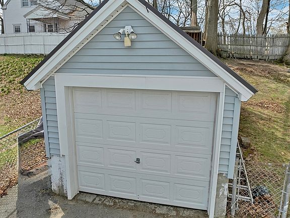 5th image of 74 Crescent St