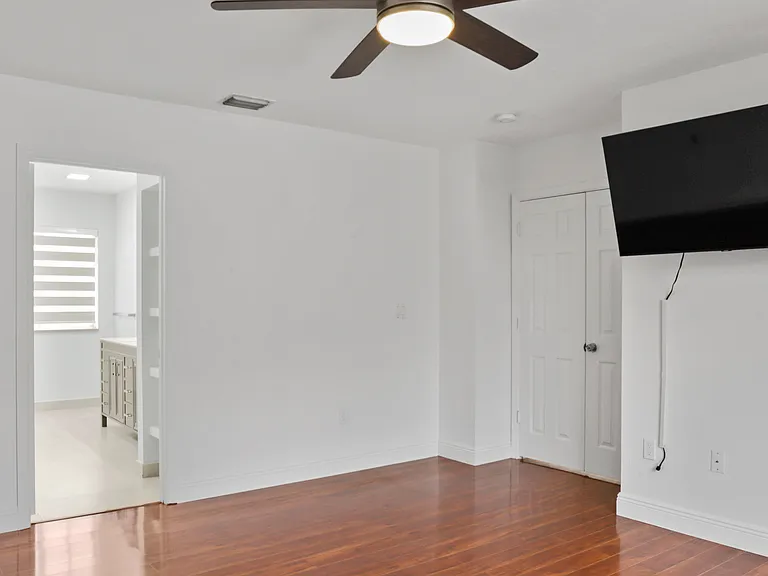 10795 SW 42nd Ter — Photo 3