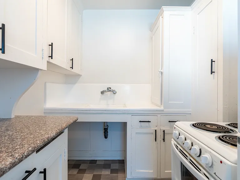 Comfortable Urban Living in a Classic Brick Building Near UW & Light Rail — Photo 51