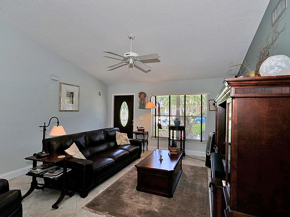3rd image of 905 NW 10th St