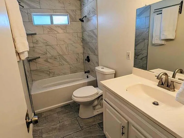 1711 S Hardy Dr — Photo 12