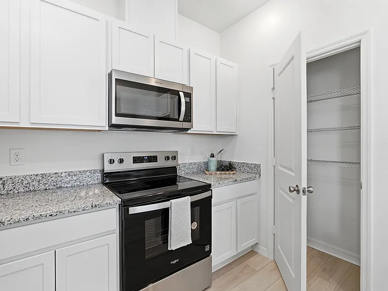 9572 Westside Hills Dr — Photo 11