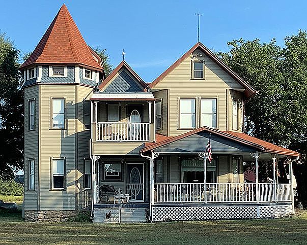 1st image of 10454 East St #6