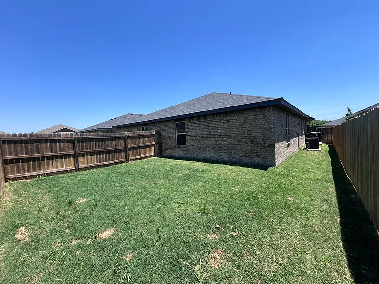 2313 Zanoletti Dr #B — Photo 31