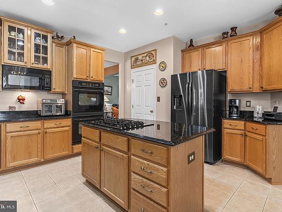 4th image of 1130 Strausberg St