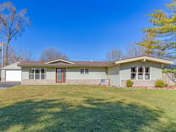 702 Nancy Ln, McHenry, IL 60051