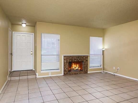 4th image of 2129 Park Willow Ln APT A
