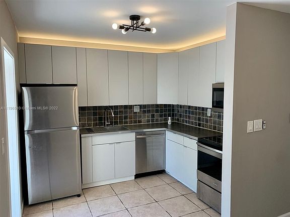 4th image of 245 NE 17th Ct Unit 1
