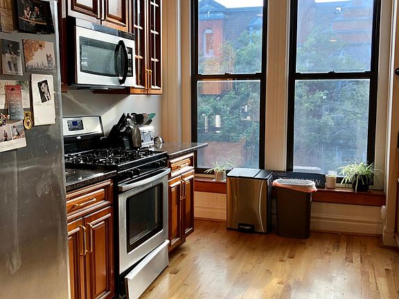 5th image of 925 W Armitage Ave #3