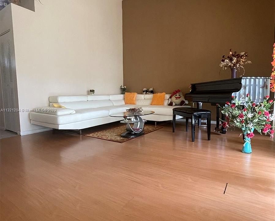 1st image of 915 Coral Club Dr #915