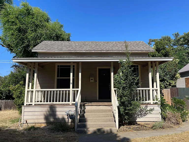 1246 Monroe St — Photo 1