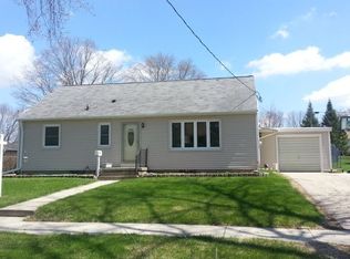 1327 S 9th St, Watertown, WI 53094