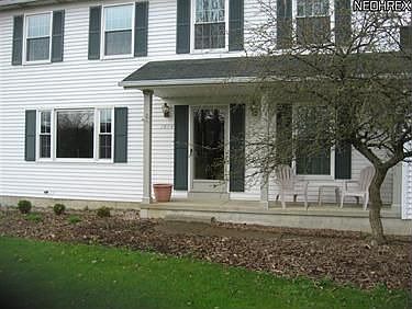 2nd image of 1404 Carriage Hill Dr