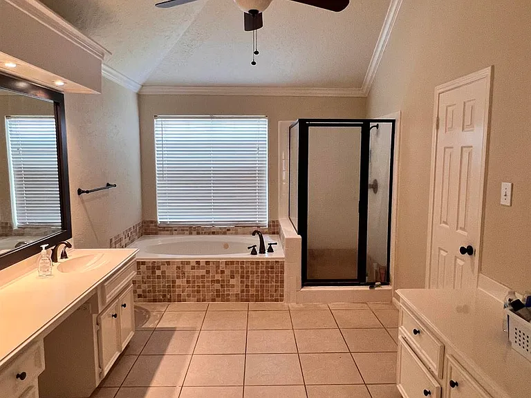 2104 Bay Hill Dr — Photo 25