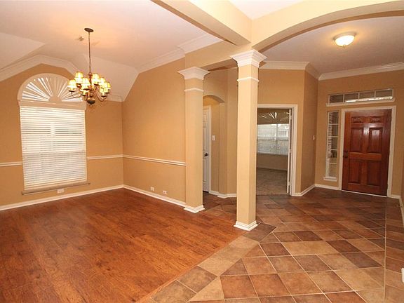 3rd image of 1121 Morning Creek Ln