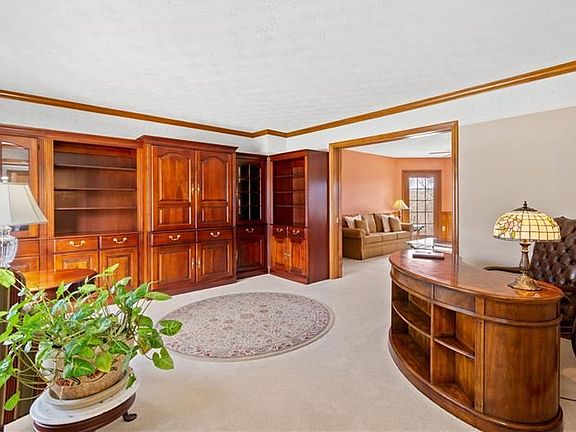 2nd image of 506 Edgewood Cir