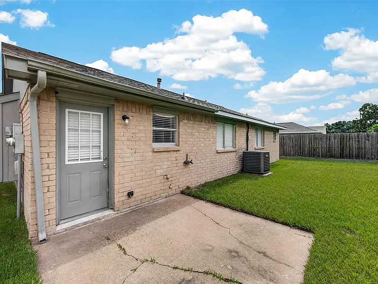 1606 Westfork Dr — Photo 32