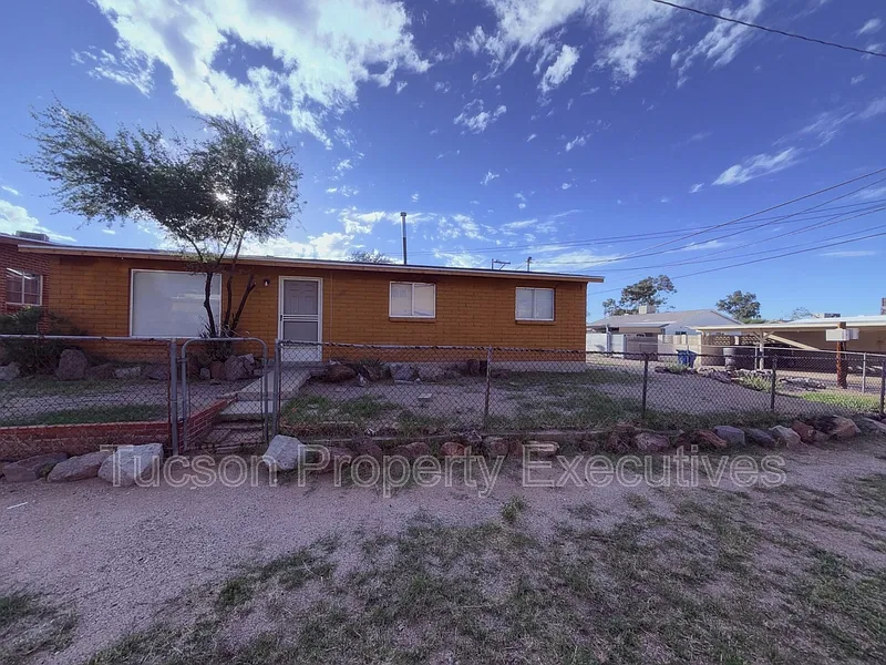 1607 N Highland Ave
