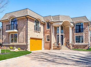 1050 Cumbermeade Rd, Fort Lee, NJ 07024