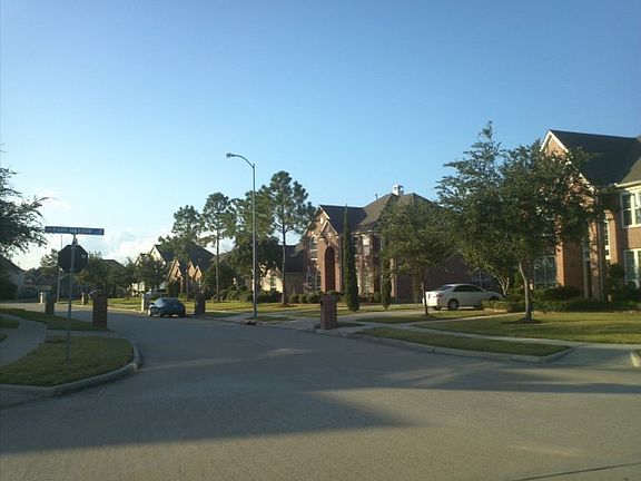 3rd image of 10310 Park Meadow Dr