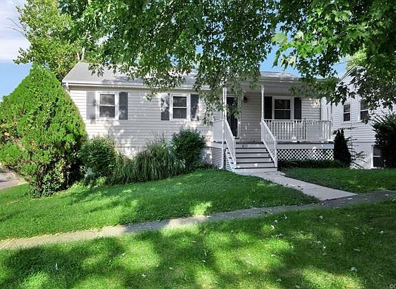 2nd image of 611 W 24th St