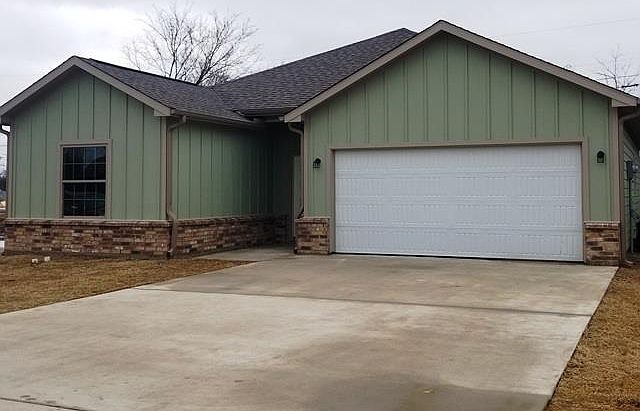 1st image of 151 Westview Dr