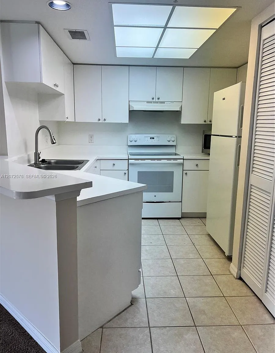 Village East Condo — Photo 2