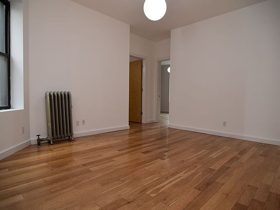 3rd image of 76 Pinehurst Ave APT 25