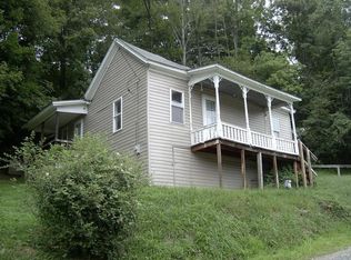 1009 E 1st St, Mannington, WV 26582