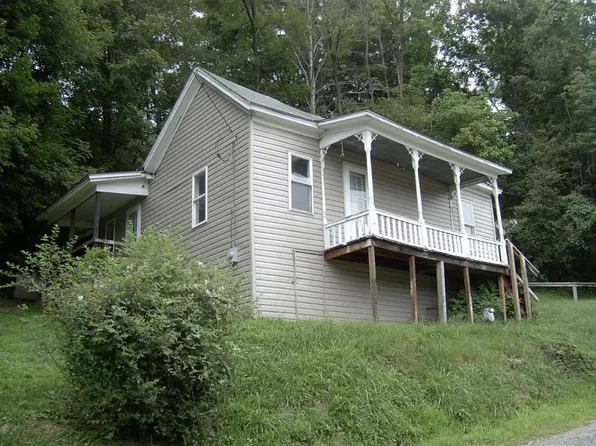 1009 E 1st St, Mannington, WV 26582