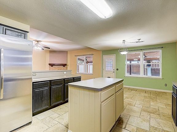 4th image of 321 Lake Travis Dr