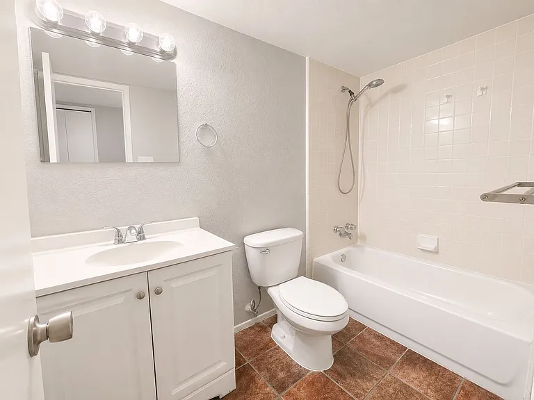 805 Circle Cove Dr — Photo 18
