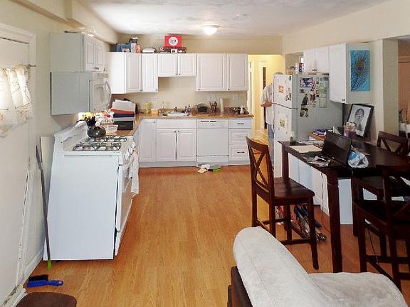 2nd image of 94 Marion St