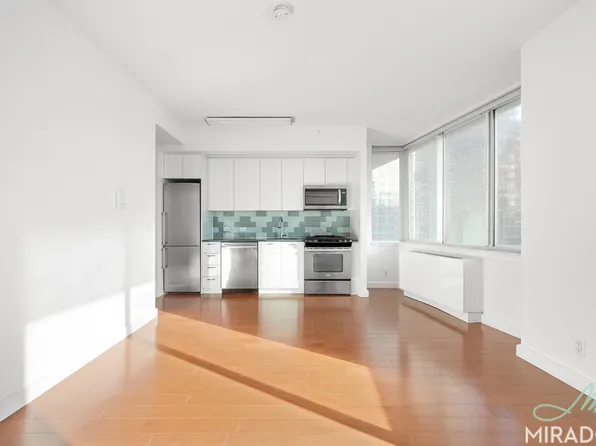 80 Dekalb Avenue image 2 of 22