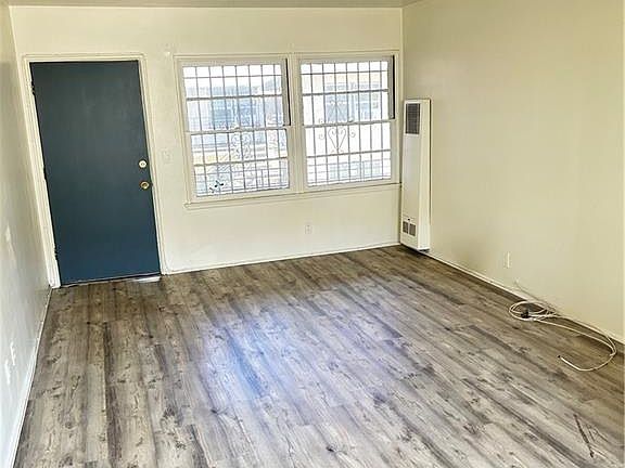 3rd image of 18127 Roscoe Blvd
