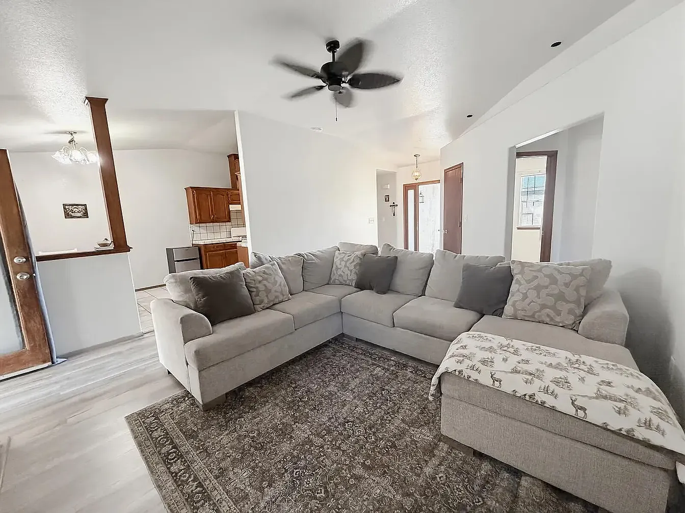 3 bed, 1353 sqft, $1,800 — Photo 3