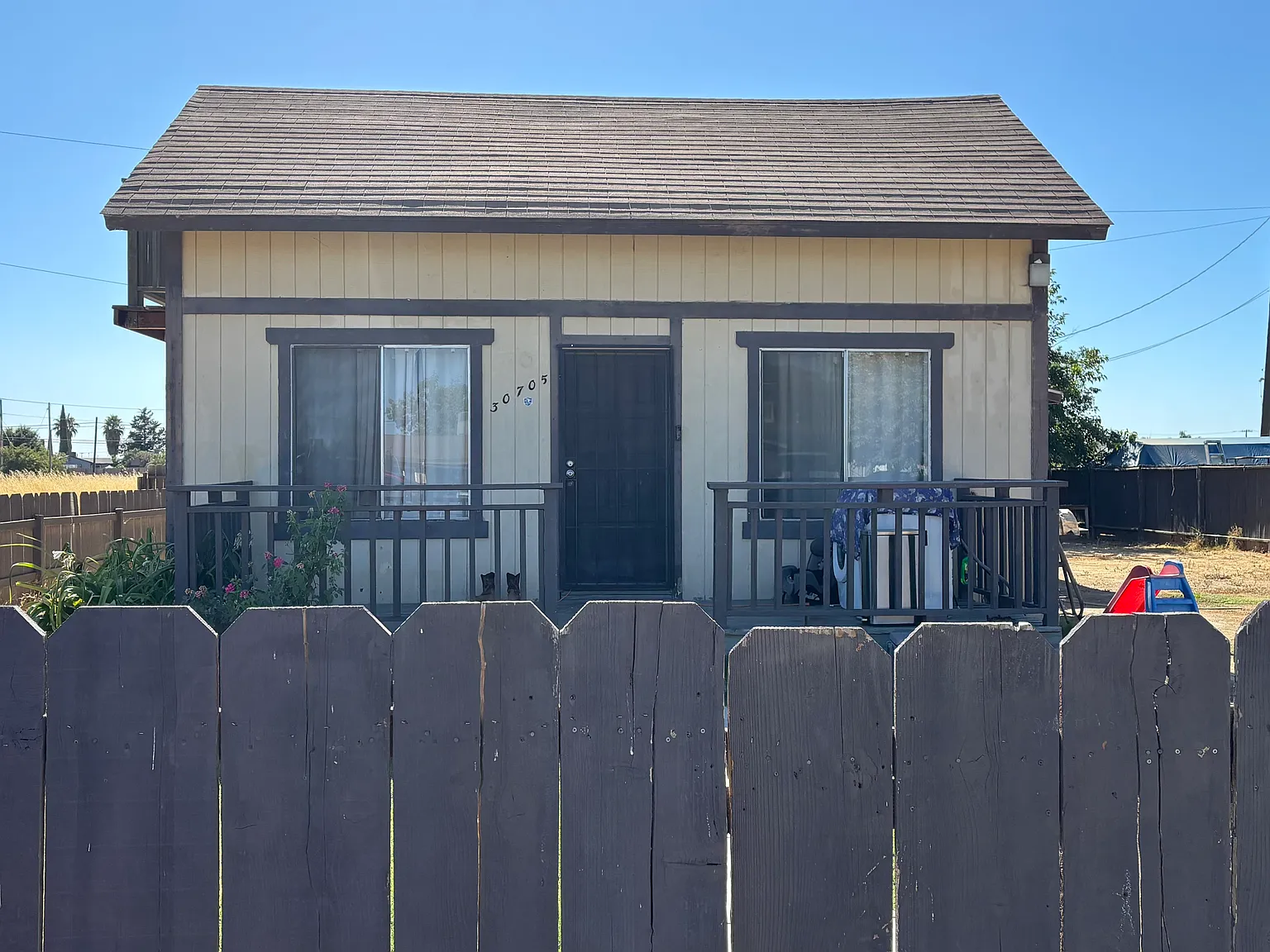 4 bed, $1,550 — Photo 1