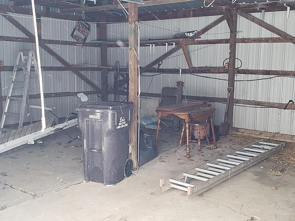 5th image of 1289 W Grand River Ave
