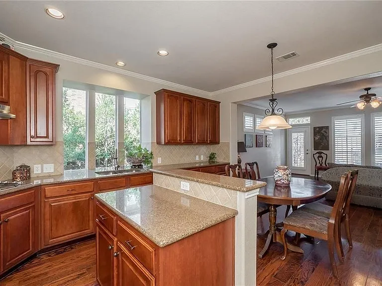 2374 Aspermount Dr — Photo 8