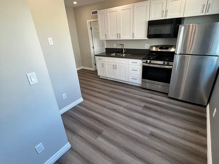 417 S Kenmore Ave — Photo 10